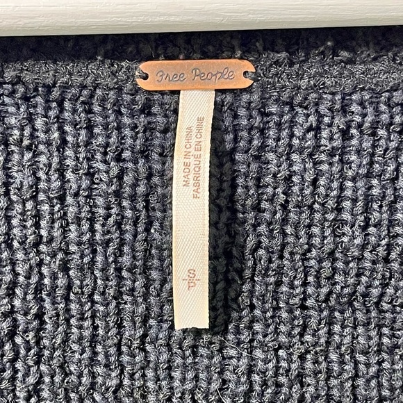 Free People Women Black High Low V Neck Soft Chunky Sweater Size Small - Picture 4 of 10